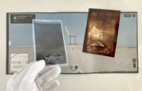 pyramiden_google_a3_quer_heliography_chatgpt.jpg The Beginning, The pyramids and the pen, Heliography Project 1827–2027 Heliography “The Beginning, The pyramids and the pen”, Google Street View Photo – Great Pyramid of Cheops, June 2013. Handcrafted on aluminum with Niépce’s original 1822–1827 process using Bitume de Judée. Unique collector’s artwork.