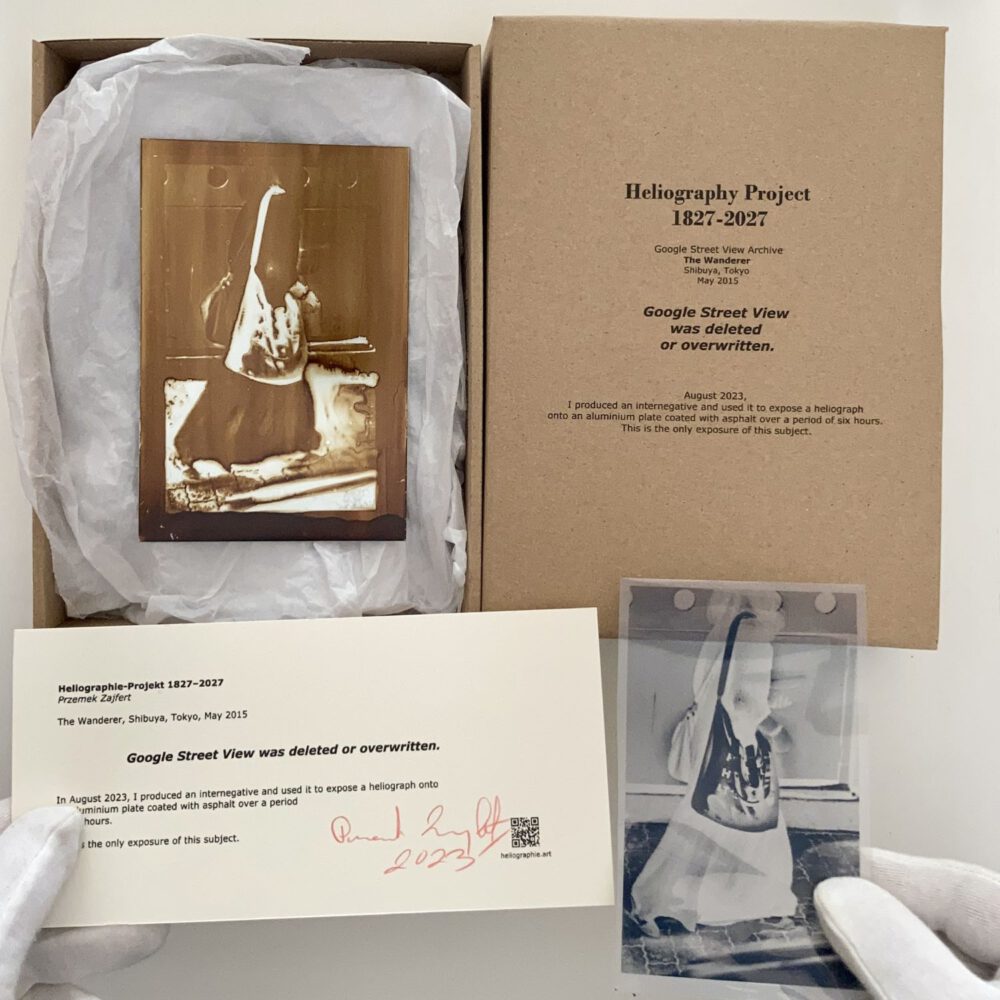 heliography-tokyo-wanderer Heliographie, der Wanderer, Shibuya, Tokio, Mai 2015, Unikat, hergestellt nach dem Verfahren von Joseph Nicéphore Niépce aus dem Jahr 1822.