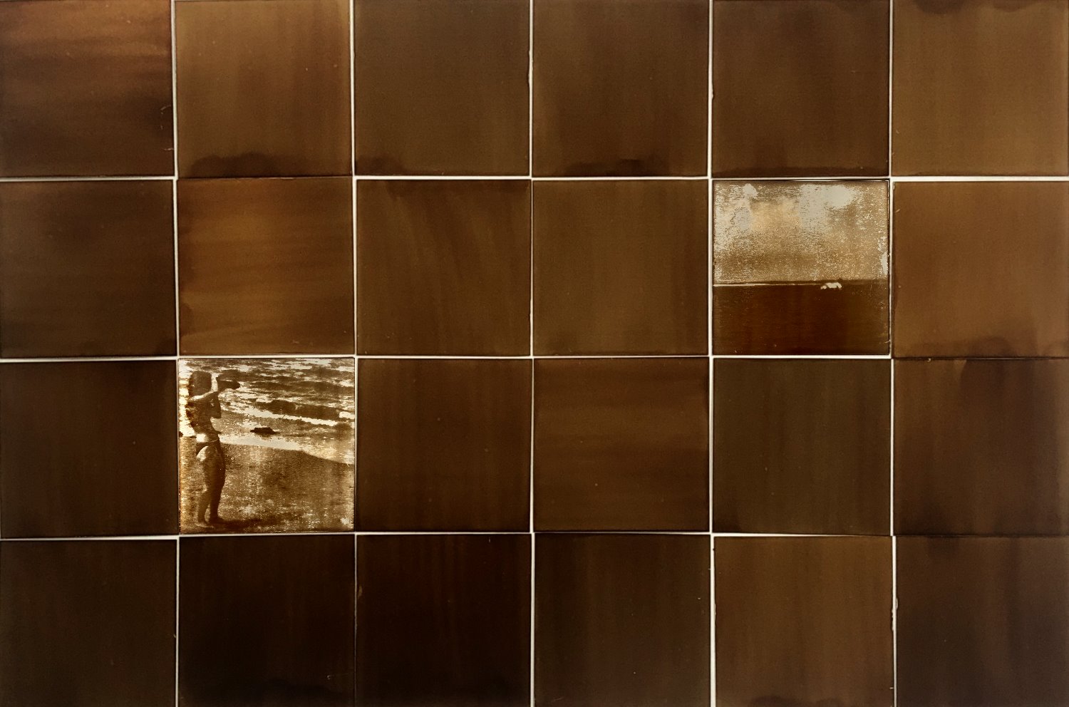 Przemek Zajfert, "Photographer and Her Subject" – heliography from Google Street View still, Dune du Pilat, August 2015. Heliography Project 1827–2027 Przemek Zajfert, "Photographer and Her Subject" – heliography from Google Street View still, Dune du Pilat, August 2015. Heliography Project 1827–2027